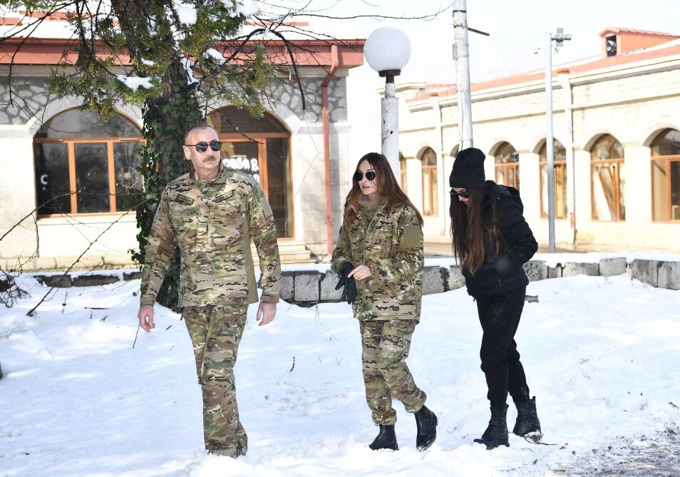 Президент Ильхам Алиев и Первая леди Мехрибан Алиева побывали в городе Шуша