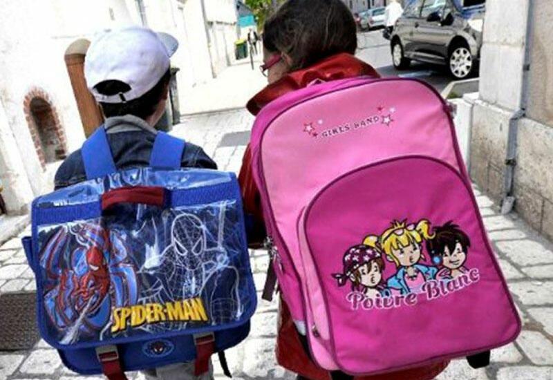 Ağır məktəb çantası uşaqların onurğasına zərər verə bilər