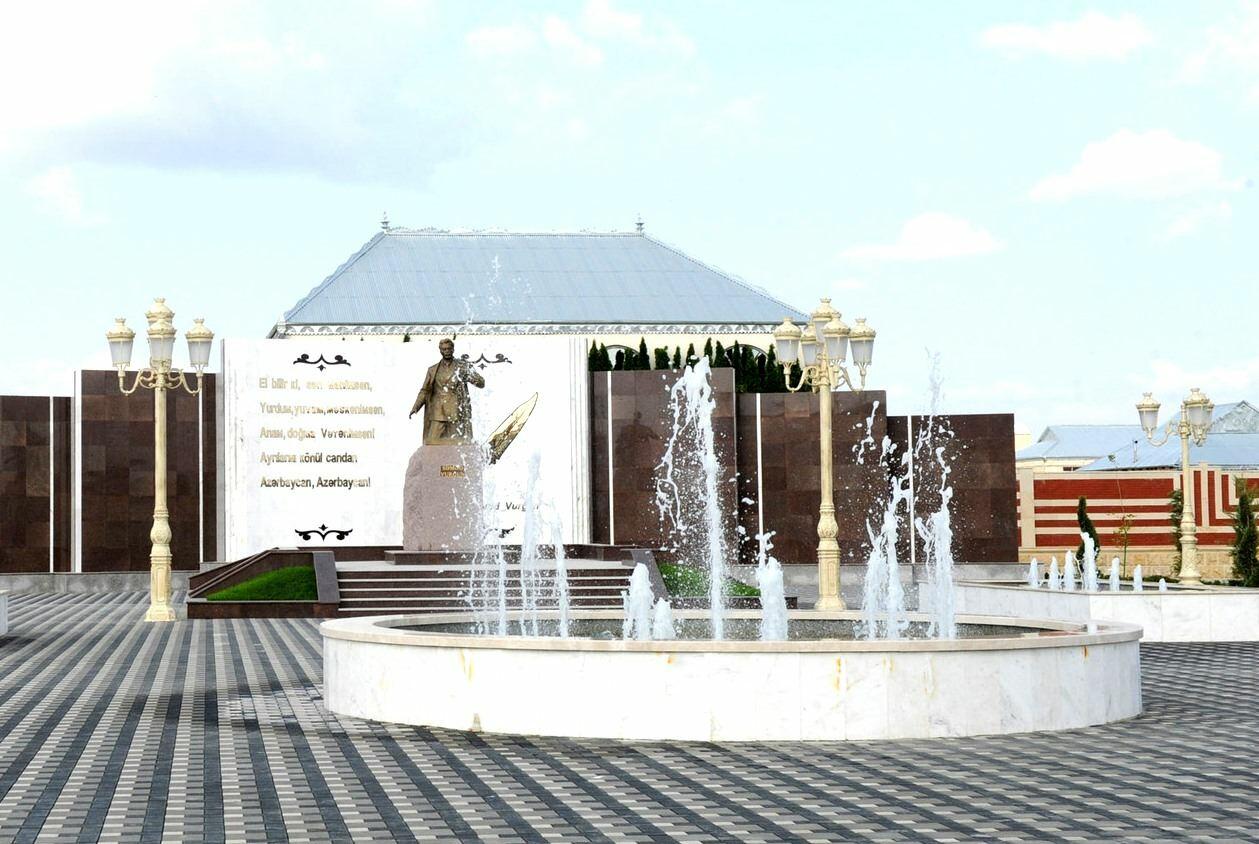 Самед Вургун в памятниках, картинах, на марках...