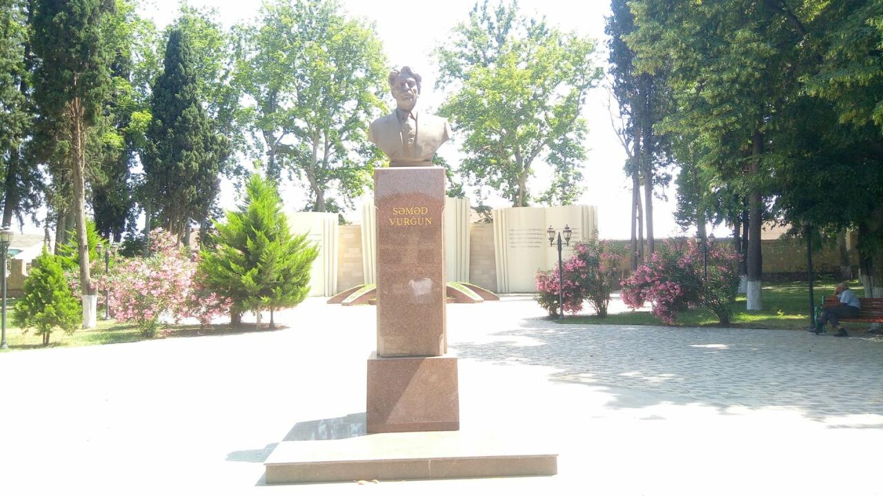 Самед Вургун в памятниках, картинах, на марках...