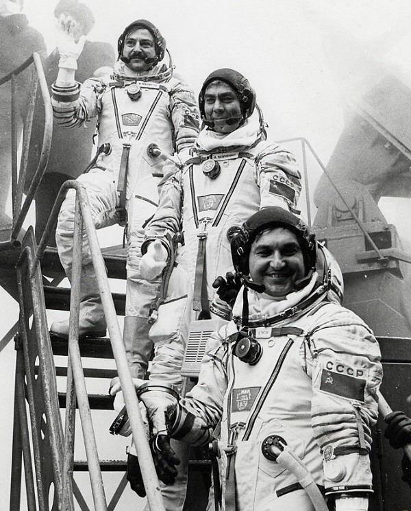 Азербайджанскому летчику-космонавту Мусе Манарову исполнилось 70 лет