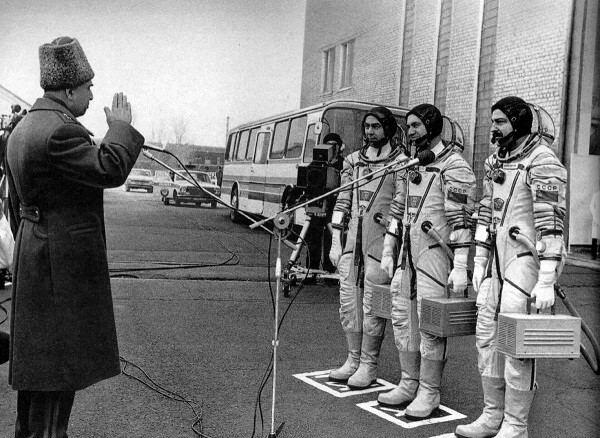 Азербайджанскому летчику-космонавту Мусе Манарову исполнилось 70 лет