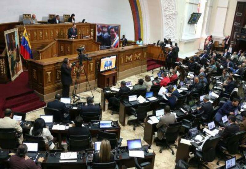 В Венесуэле приостановили работу парламента из-за COVID-19