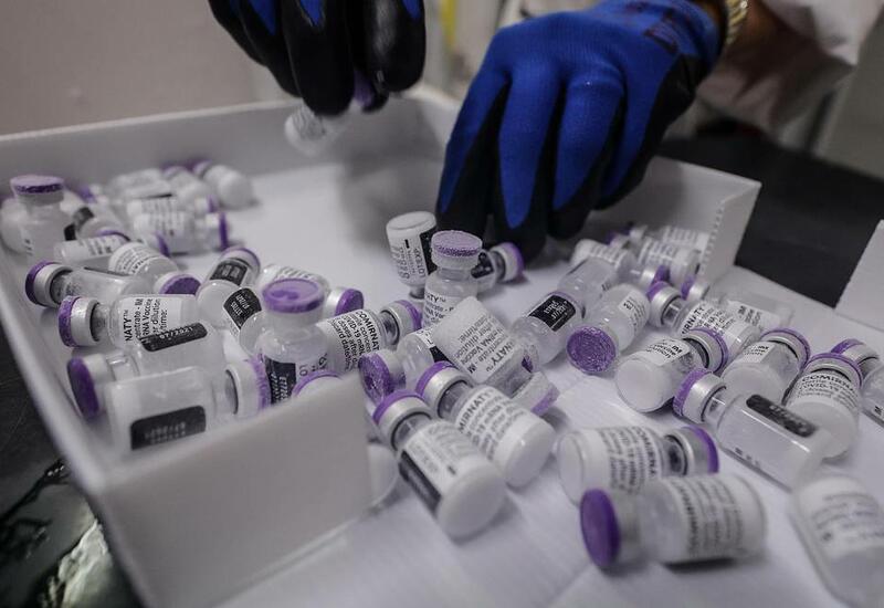 В Британии не рекомендовали прививать людей моложе 30 лет препаратом AstraZeneca