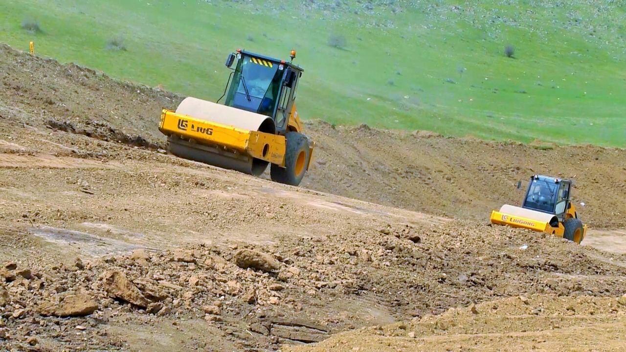 Hadrut-Cəbrayıl-Şükürbəyli yeni avtomobil yolunun tikintisi layihəsi icra olunur