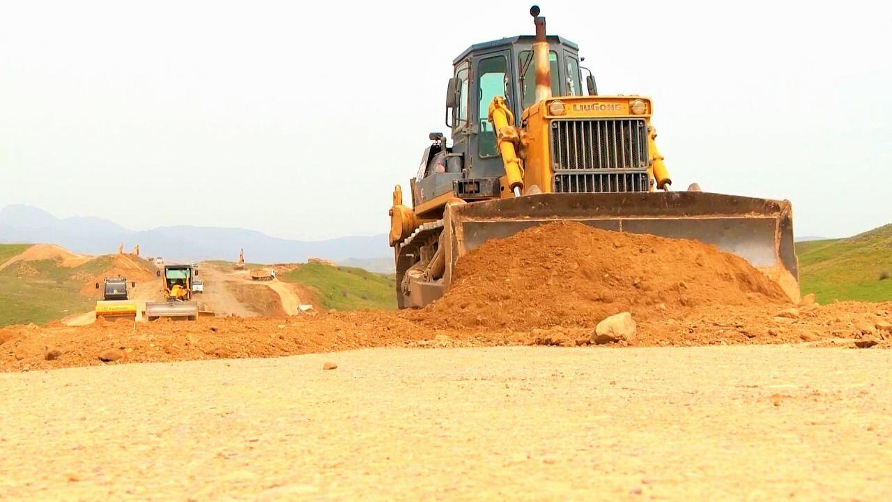 Hadrut-Cəbrayıl-Şükürbəyli yeni avtomobil yolunun tikintisi layihəsi icra olunur