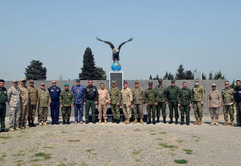 Военные атташе зарубежных стран в Азербайджане посетили воинскую часть ВВС
