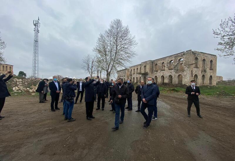Делегация Тюркского совета осмотрела разрушенное здание Агдамского драматического театра
