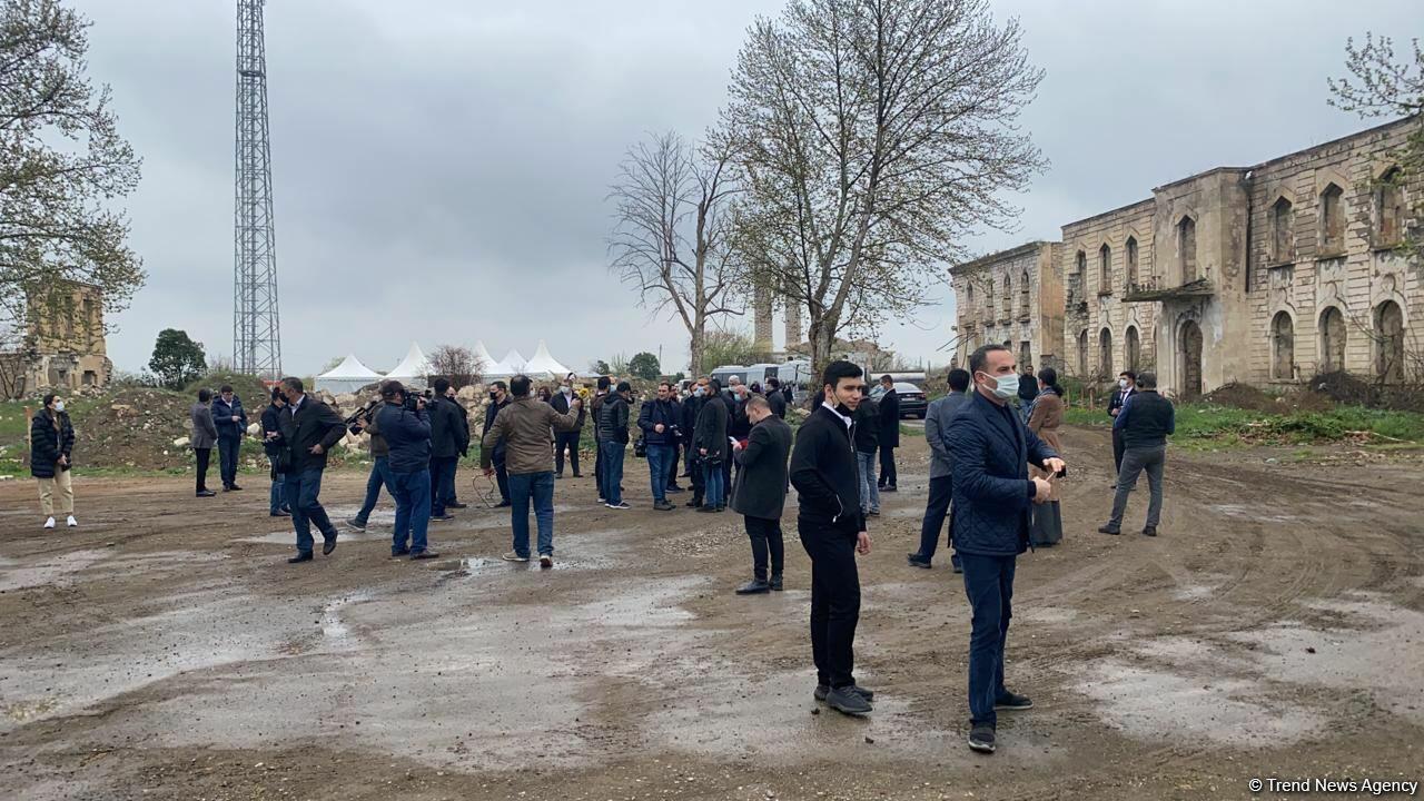 Делегация Тюркского совета осмотрела разрушенное здание Агдамского драматического театра