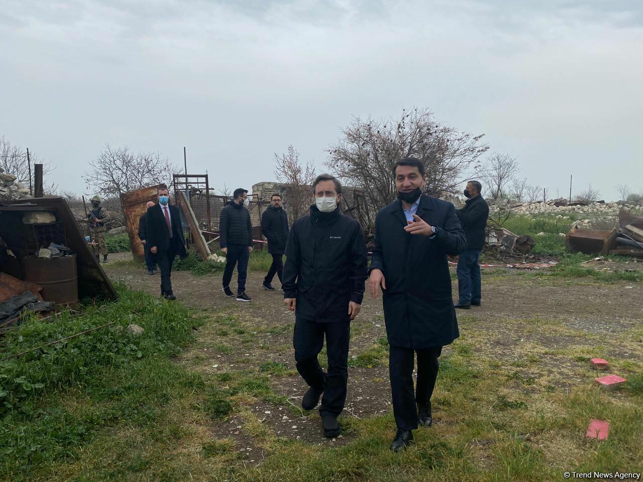 Делегация Тюркского совета побывала на разрушенном армянами кладбище Имарат