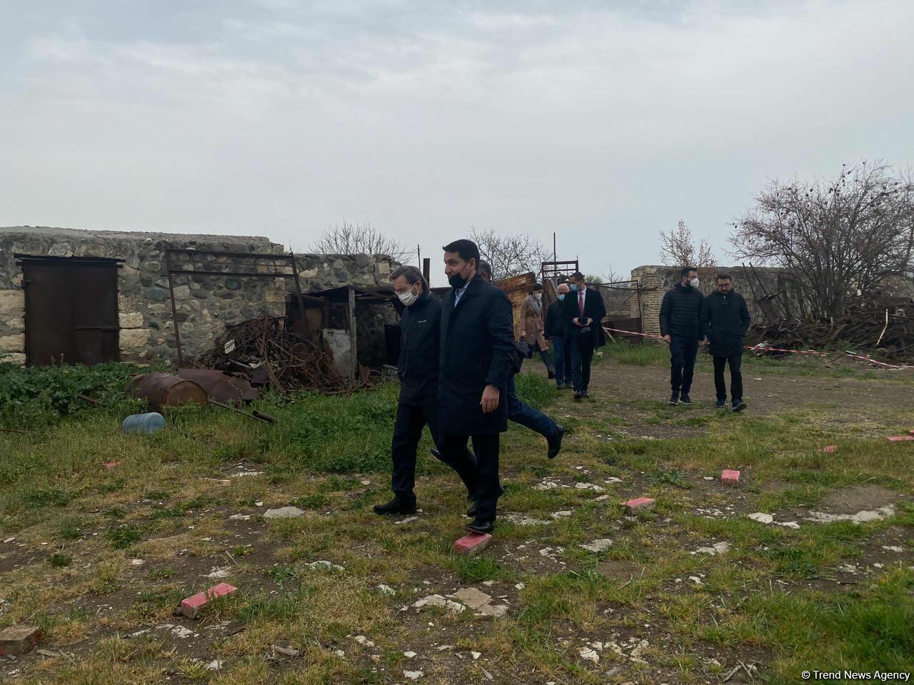 Делегация Тюркского совета побывала на разрушенном армянами кладбище Имарат