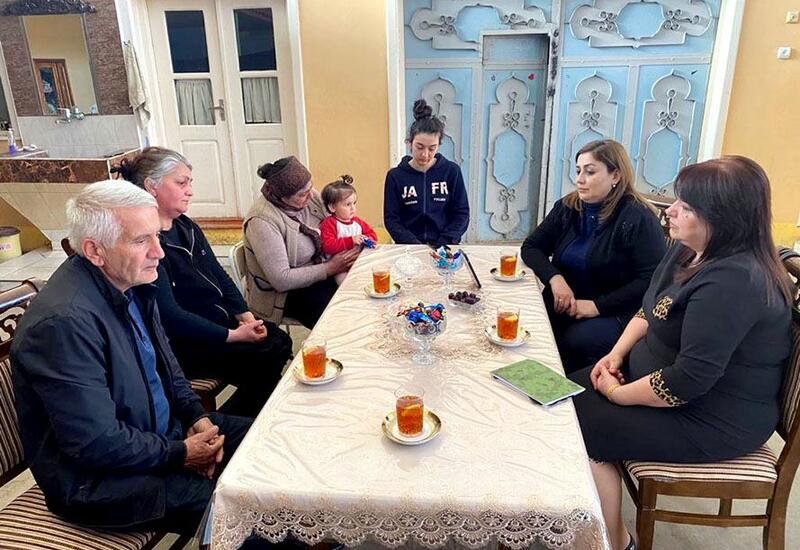 Сотрудники минобороны Азербайджана провели встречи с семьями шехидов