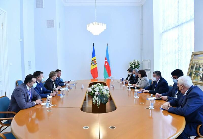 Сахиба Гафарова провела встречу со спикером парламента Молдовы