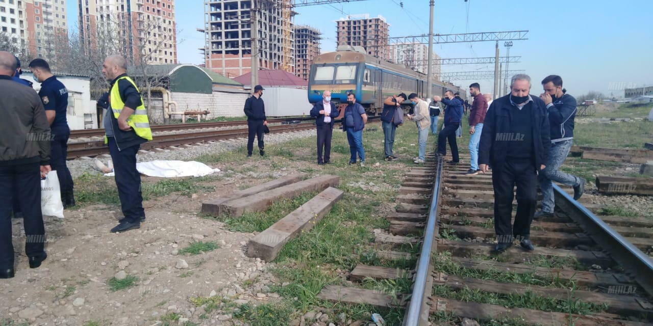 В Баку поезд сбил мужчину