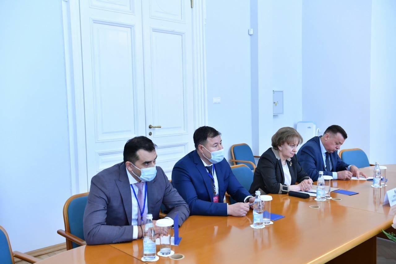Сахиба Гафарова провела встречу со спикером парламента Молдовы