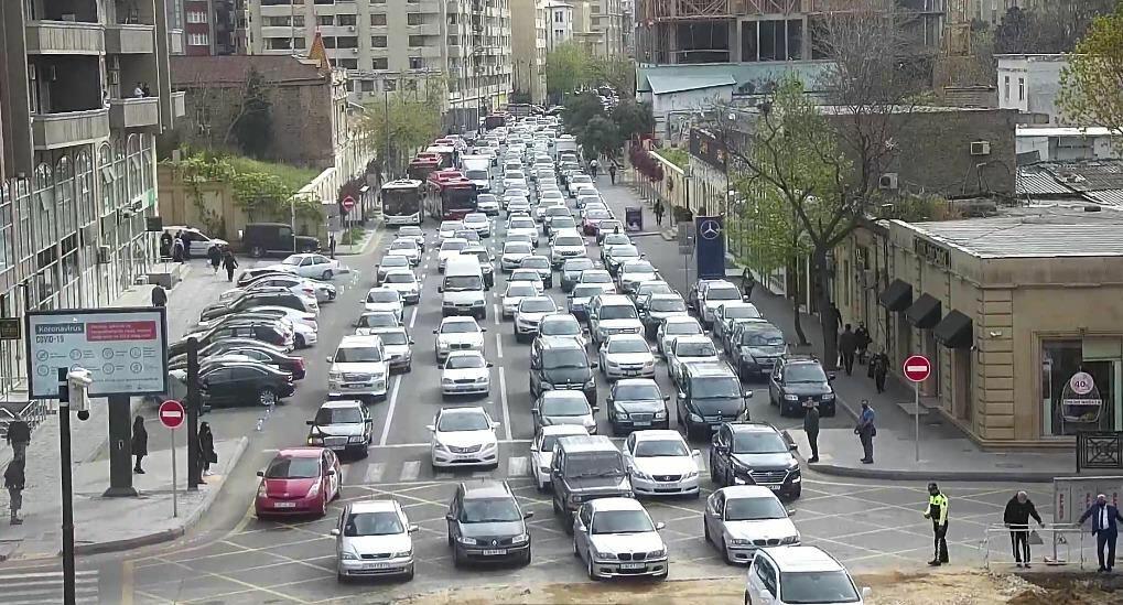 В Баку задерживается движение автобусов по 11 маршрутам