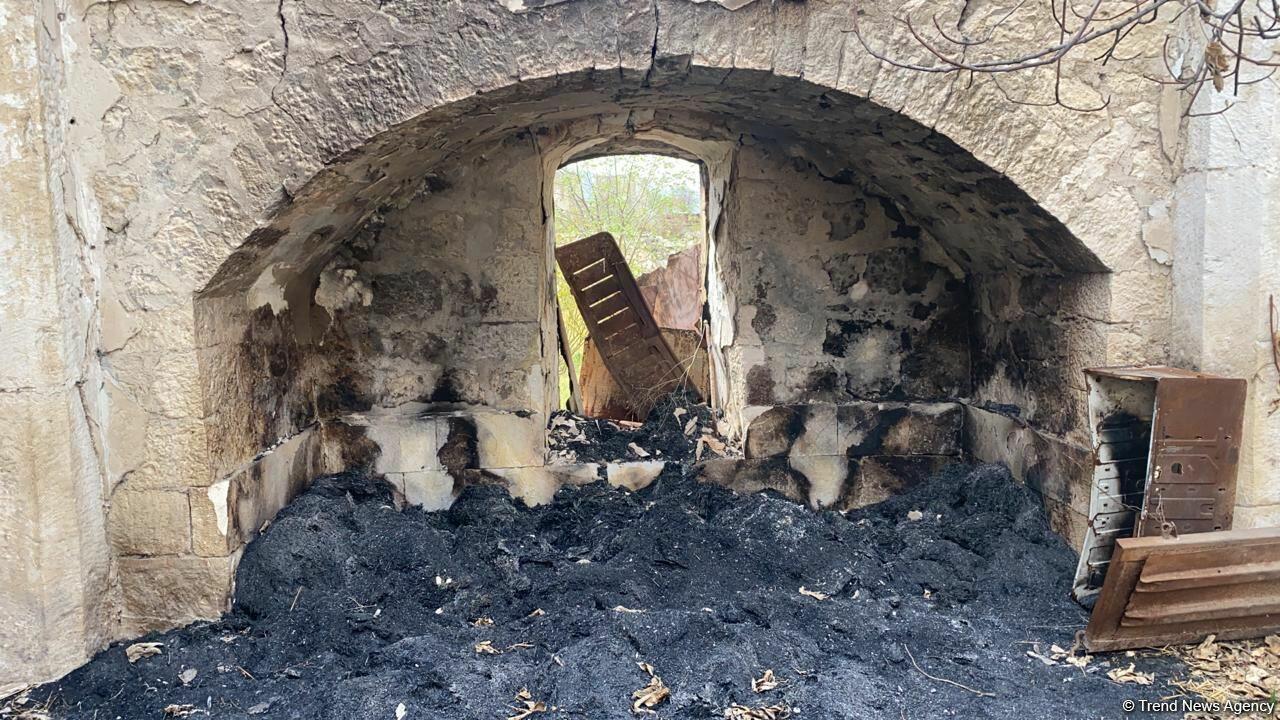 Израильские журналисты посетили в Агдаме разрушенные армянами мечети
