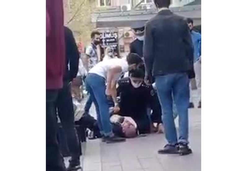 В Баку мужчина без маски притворился иностранцем, чтобы не платить штраф