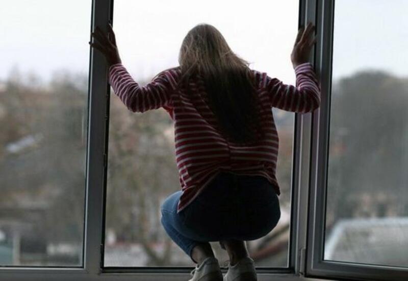 В Баку женщина пыталась убить своих детей и покончить с собой