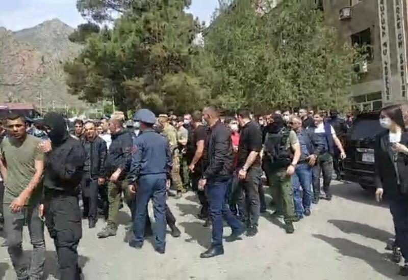 Охрана Пашиняна подралась с протестующими в Мегри