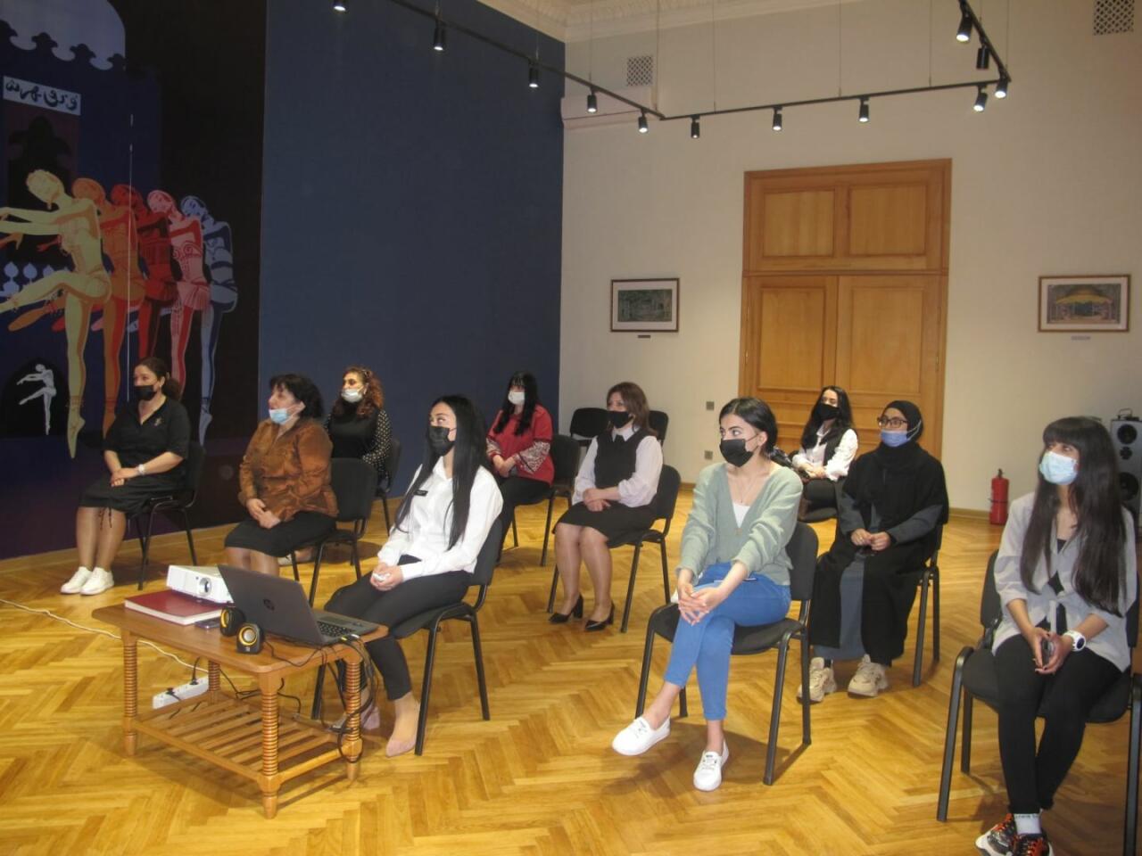 В Баку почтили память Насибы Зейналовой