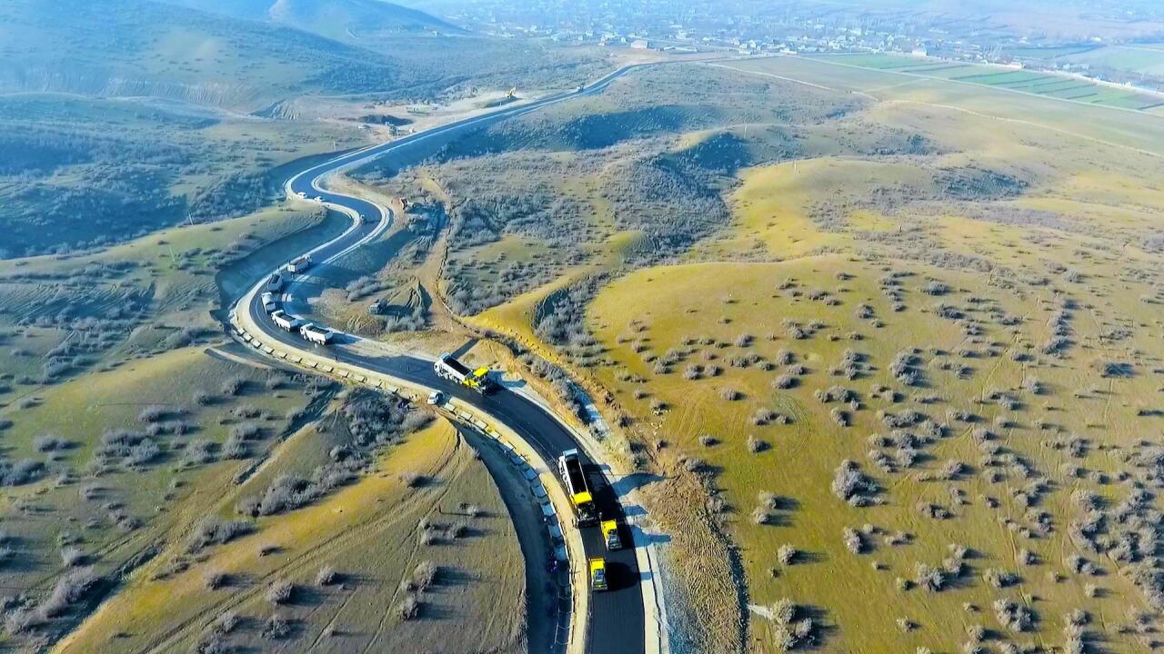 В Азербайджане реконструируются 10 дорог