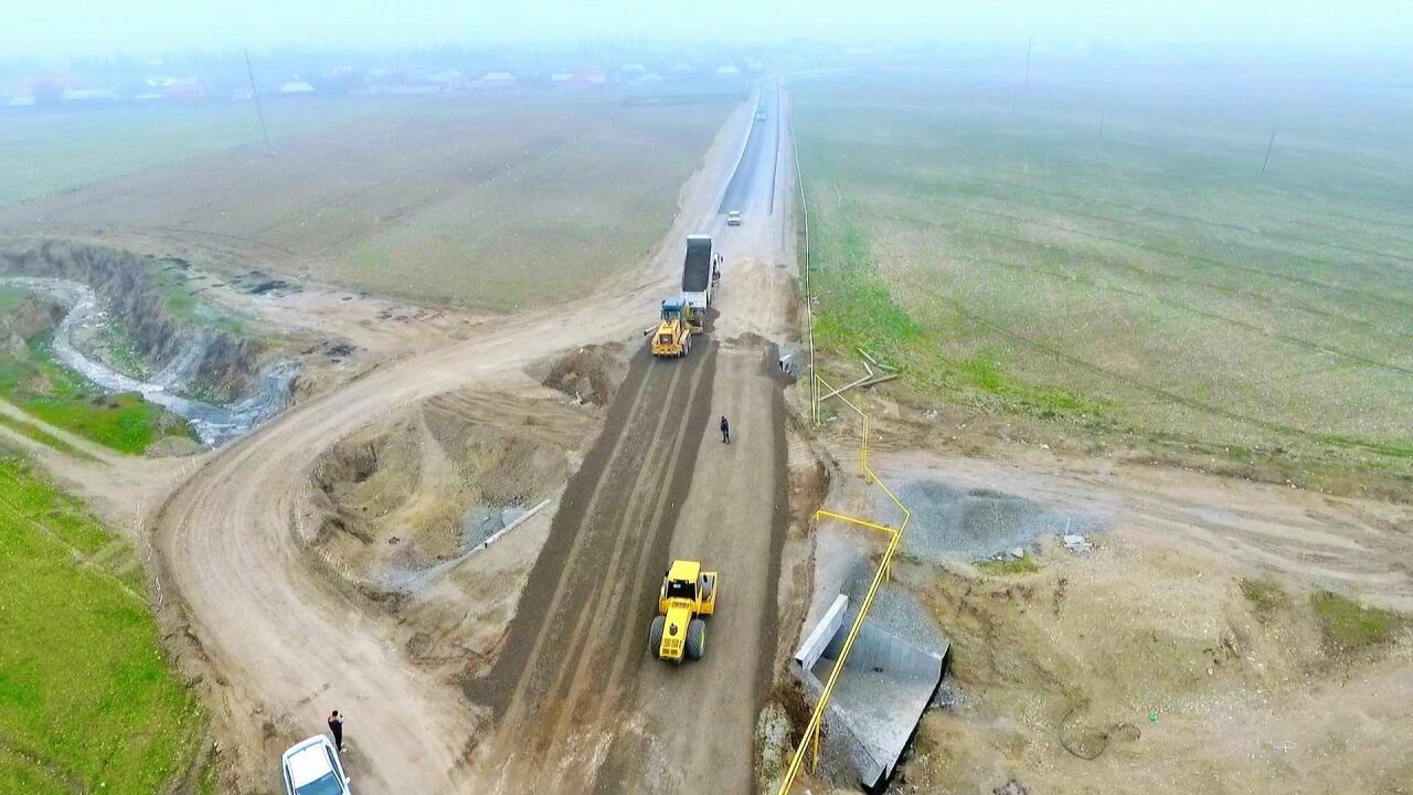 В Азербайджане реконструируются 10 дорог
