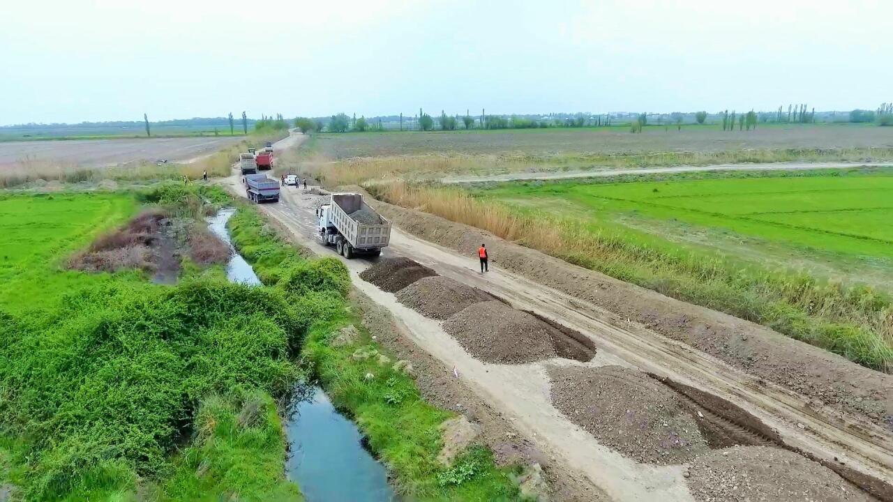 В Азербайджане реконструируются 10 дорог