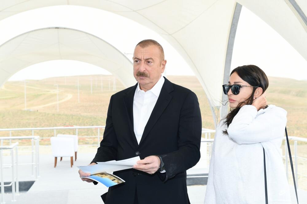 Президент Ильхам Алиев и Первая леди Мехрибан Алиева приняли участие в закладке фундамента Туристического комплекса грязевых вулканов в Абшеронском районе