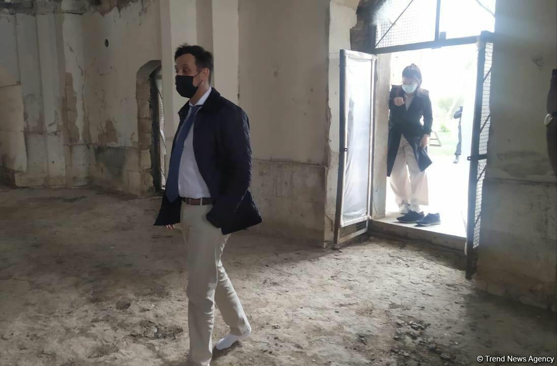 Французские юристы находятся в Агдаме