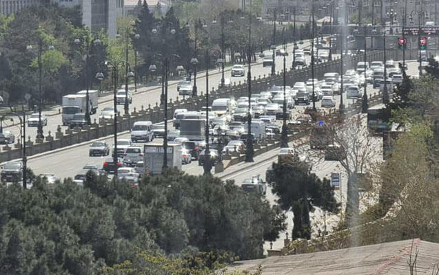 Bakıda ağır qəza tıxac yaratdı