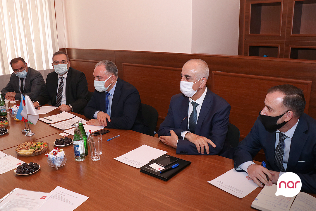 Nar и АзТУ определили новые направления сотрудничества