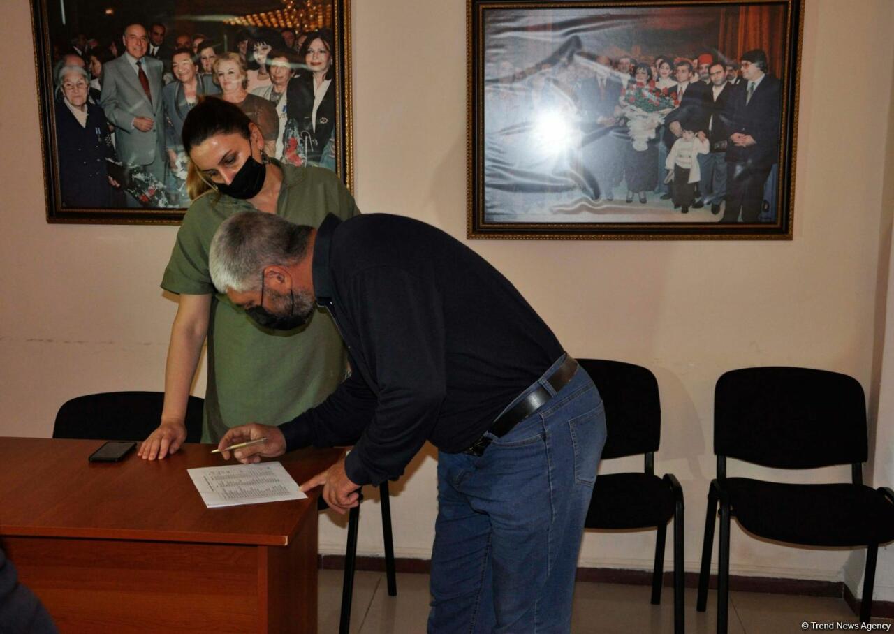 По инициативе депутата Севиль Микаиловой оказана продовольственная помощь семьям шехидов и малообеспеченным семьям в Худате