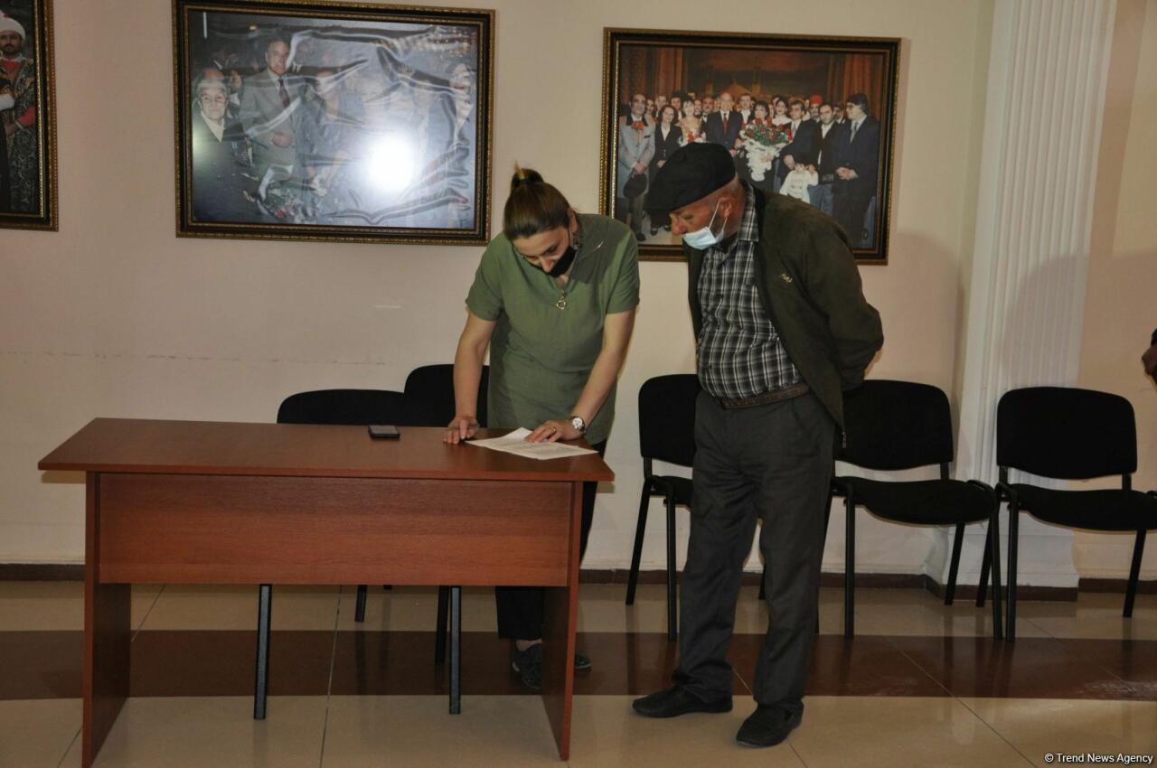 По инициативе депутата Севиль Микаиловой оказана продовольственная помощь семьям шехидов и малообеспеченным семьям в Худате