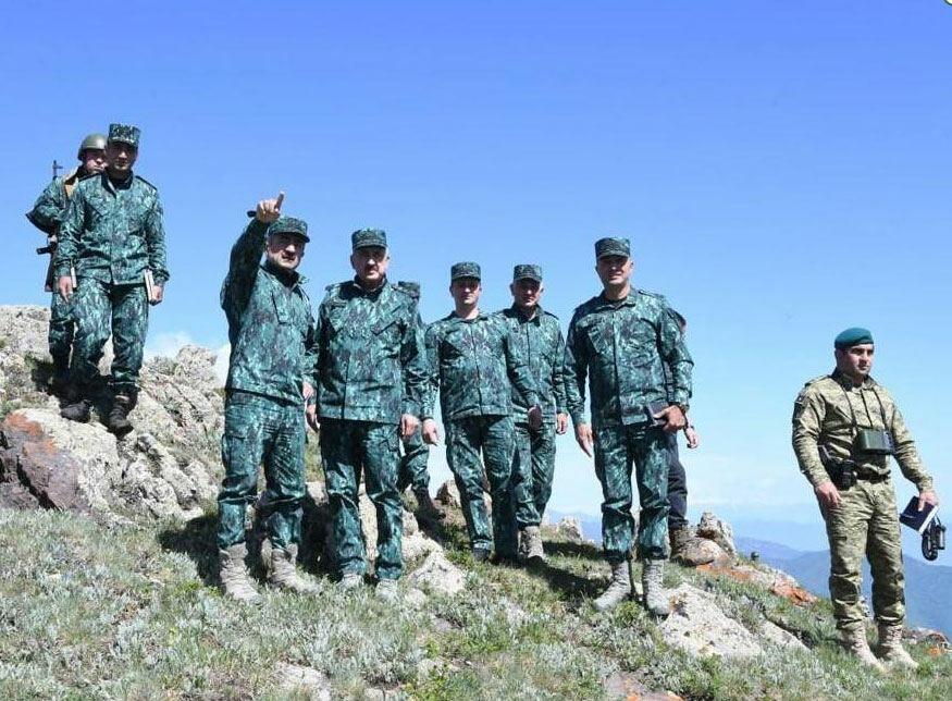 Магеррам Алиев и Эльчин Гулиев посетили воинскую часть на границе с Арменией