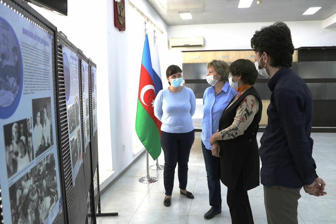В Баку открылась выставка фотокопий военных экспонатов из музеев России
