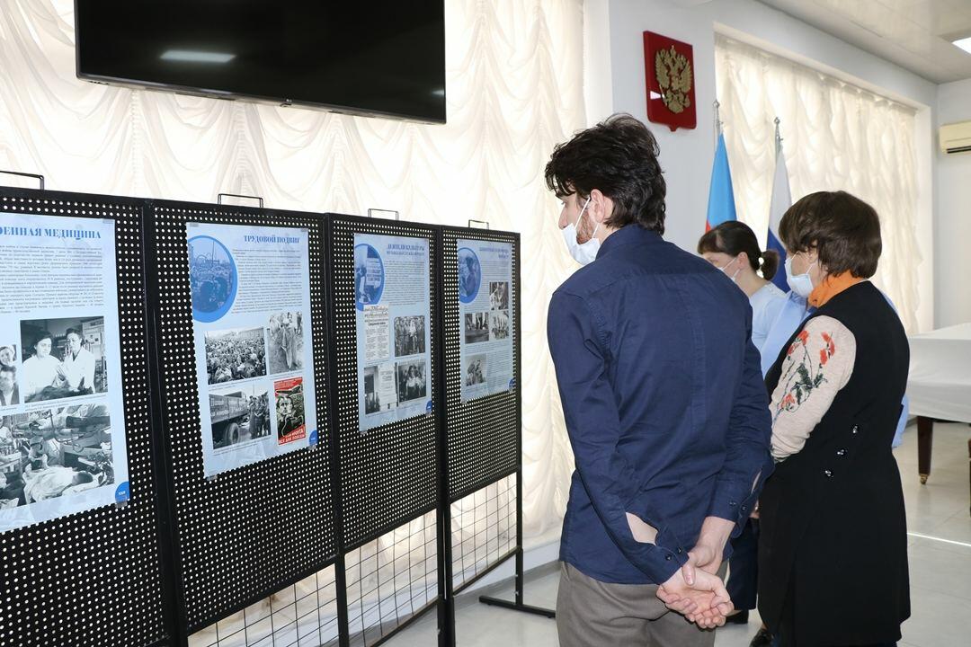 В Баку открылась выставка фотокопий военных экспонатов из музеев России