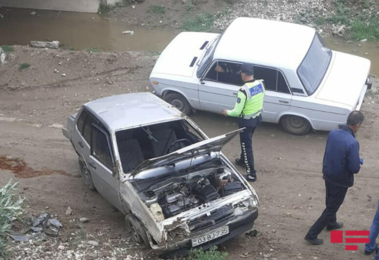 Автомобиль упал в канал