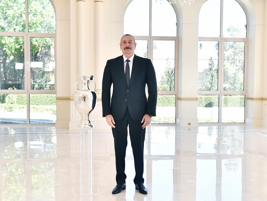 Президенту Ильхаму Алиеву передан кубок ЕВРО-2020