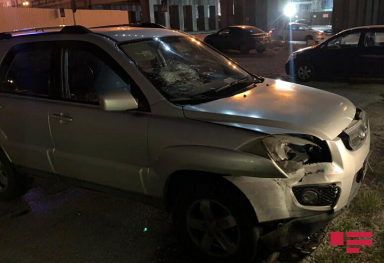 В Баку столкнулись Porsche и KIA - есть пострадавший