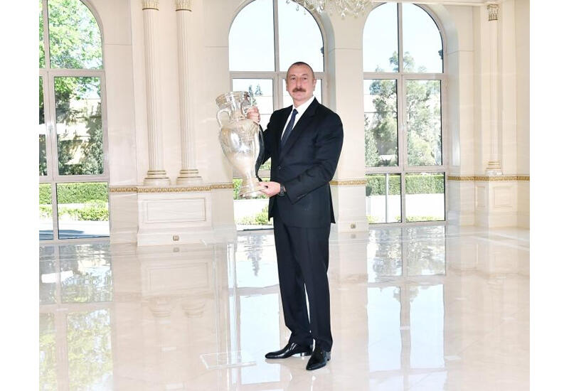 Президенту Ильхаму Алиеву передан кубок ЕВРО-2020