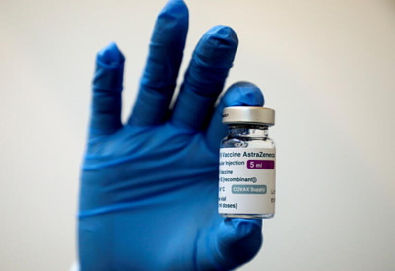 Женщина привилась AstraZeneca и покрылась синяками