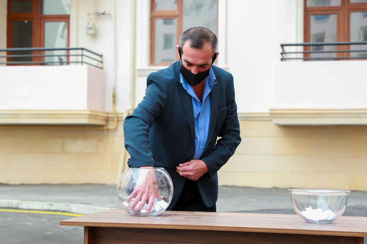 Семьям шехидов и инвалидам войны в Баку предоставили еще 40 квартир