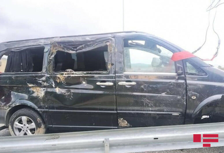 Следовавший из Баку в Загаталу микроавтобус попал в аварию