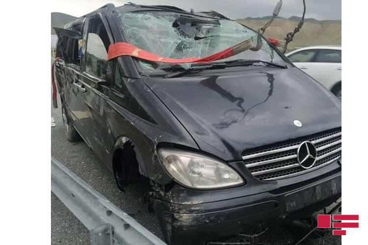 Следовавший из Баку в Загаталу микроавтобус попал в аварию