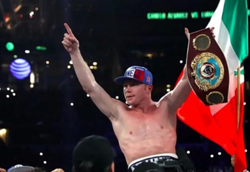 Лучший боксер мира отстоял три чемпионских пояса