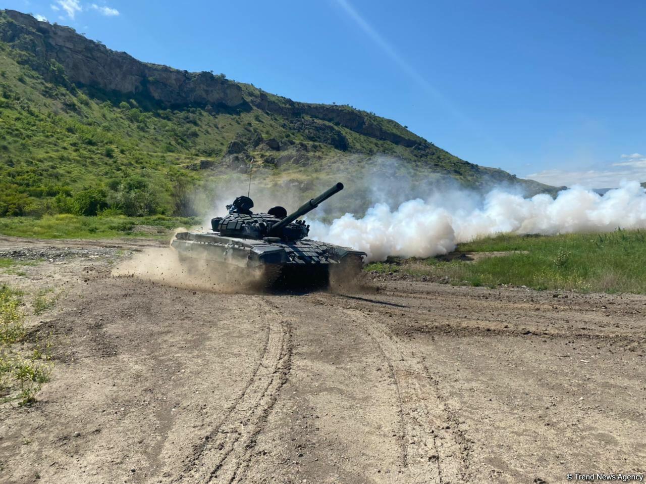 Трофейная боевая техника используется на военном полигоне в Губадлы