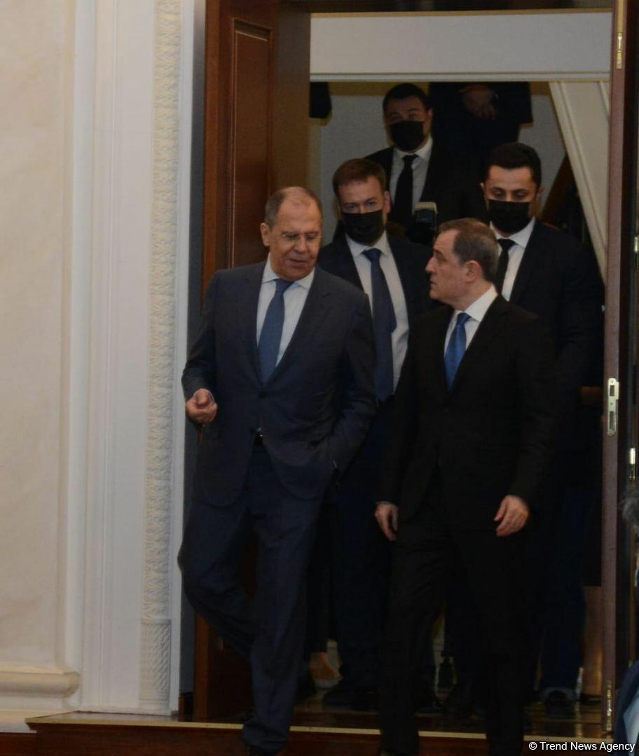 В Баку прошла пресс-конференция глав МИД России и Азербайджана
