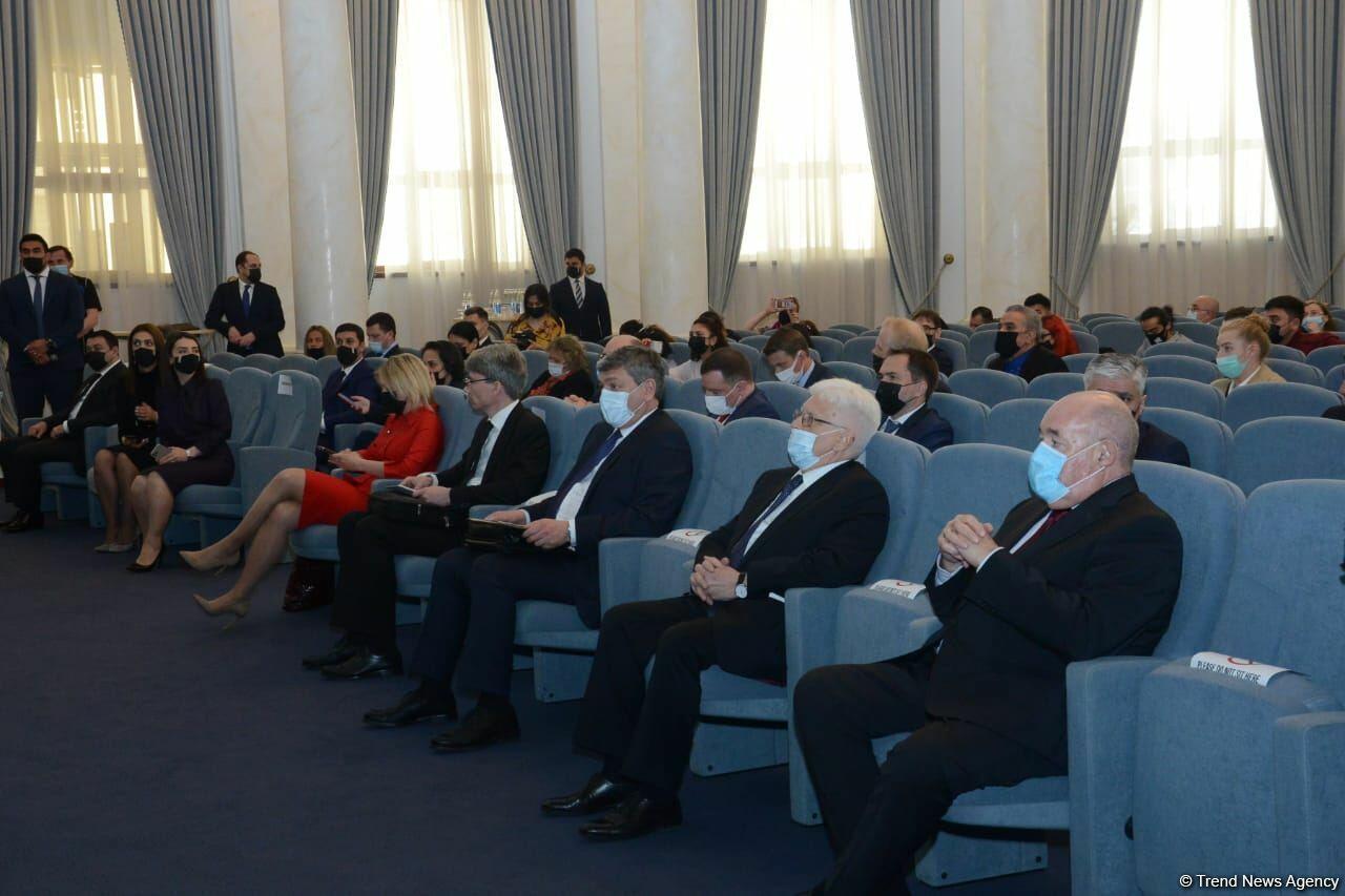 В Баку прошла пресс-конференция глав МИД России и Азербайджана