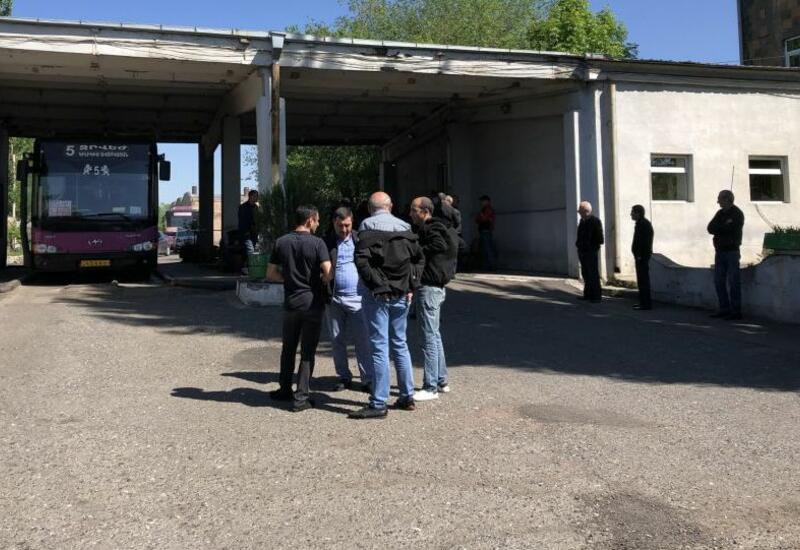 В Ереване началась забастовка водителей